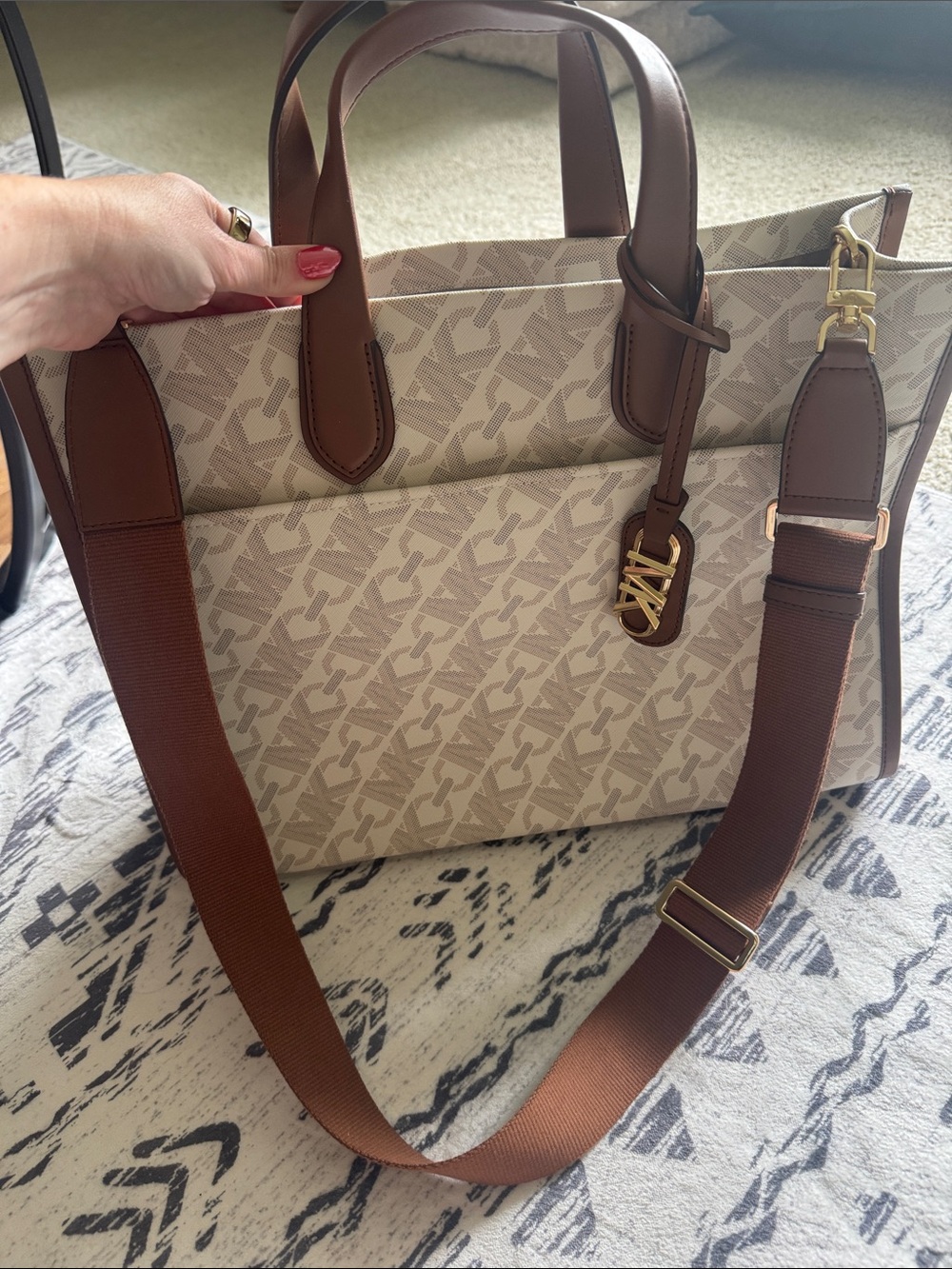 Michael Kors Cream and Brown Logo Tote with Adjustable Strap - Picture 4 of 4